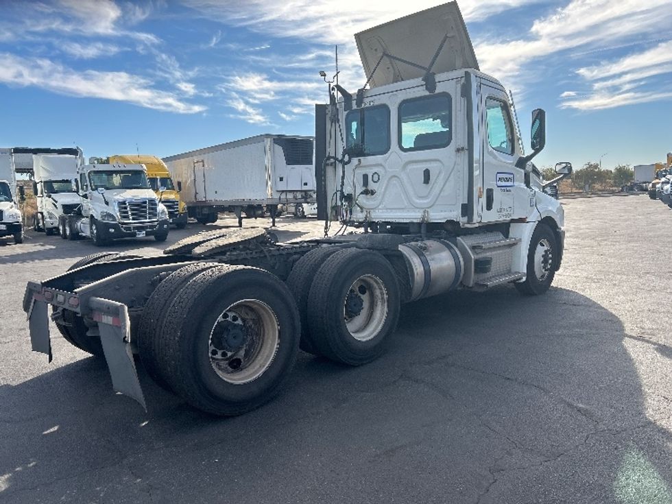 Day Cab Tractor-Heavy Duty Tractors-Freightliner-2021-T12664ST-Fresno-CA-224,734\n\t\tmiles-$ 90,250 - Image 7