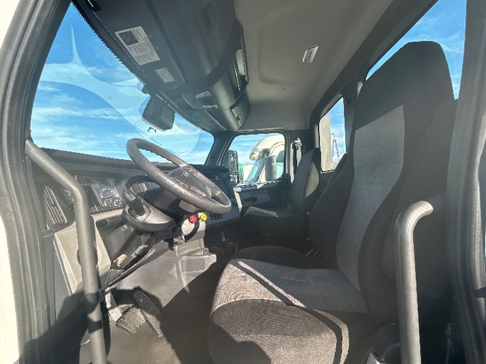 Day Cab Tractor-Heavy Duty Tractors-Freightliner-2021-T12664ST-Fresno-CA-224,734\n\t\tmiles-$ 90,250 - Image 9