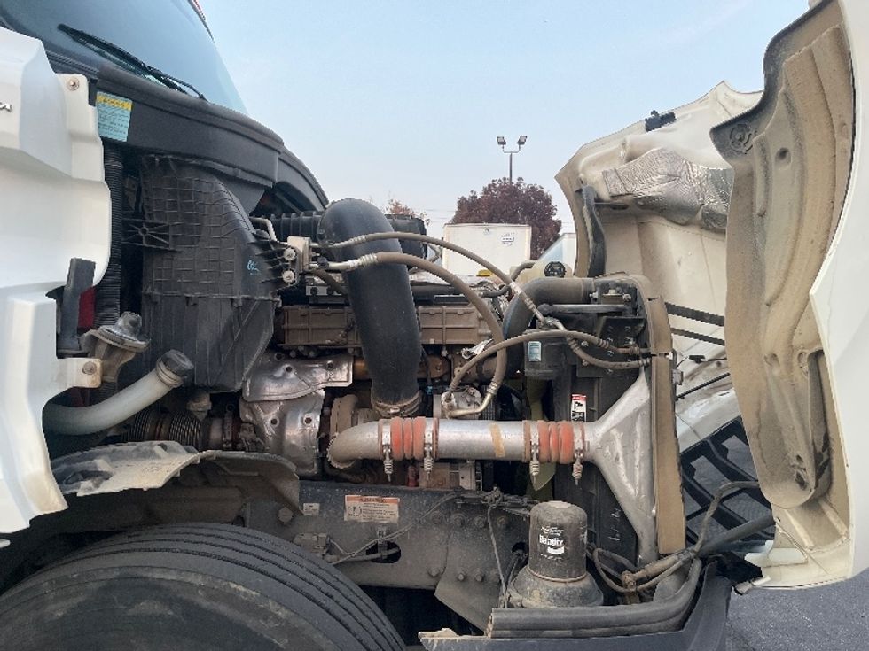 Day Cab Tractor-Heavy Duty Tractors-Freightliner-2021-T12664ST-Fresno-CA-311,923\n\t\tmiles-$ 83,250 - Image 15