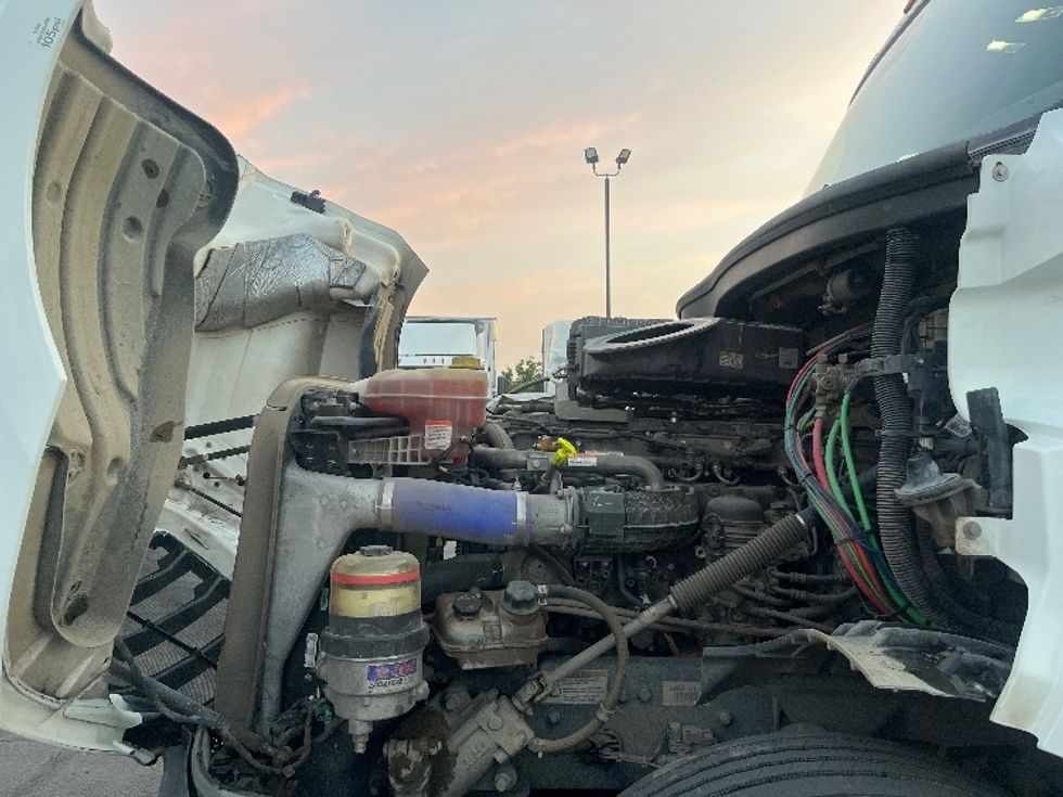 Day Cab Tractor-Heavy Duty Tractors-Freightliner-2021-T12664ST-Fresno-CA-311,923\n\t\tmiles-$ 83,250 - Image 16