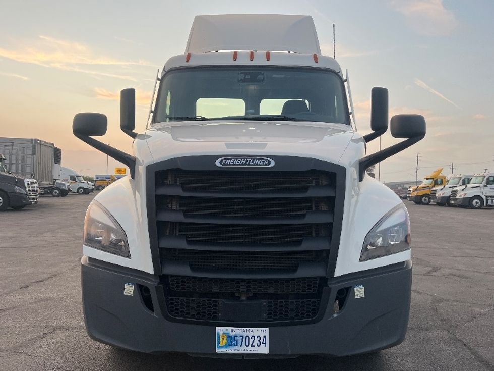 Day Cab Tractor-Heavy Duty Tractors-Freightliner-2021-T12664ST-Fresno-CA-311,923\n\t\tmiles-$ 83,250 - Image 2