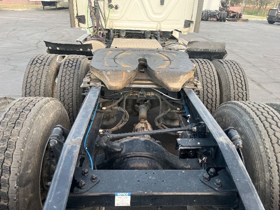 Day Cab Tractor-Heavy Duty Tractors-Freightliner-2021-T12664ST-Fresno-CA-311,923\n\t\tmiles-$ 83,250 - Image 6