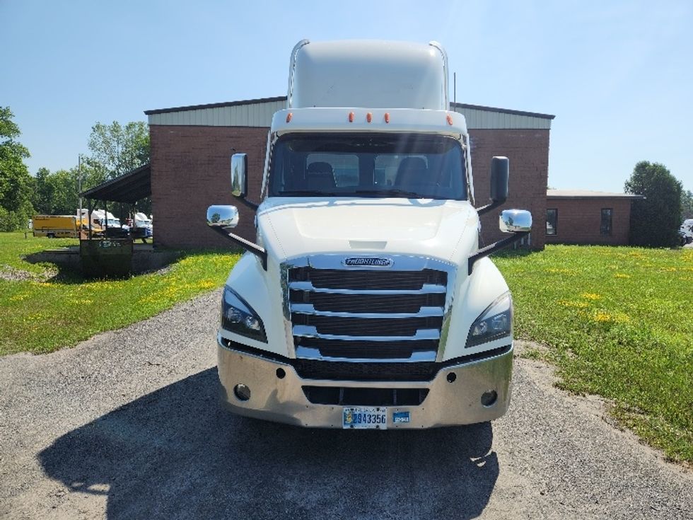 Day Cab Tractor-Heavy Duty Tractors-Freightliner-2021-T12664ST-Gansevoort-NY-434,627\n\t\tmiles-$ 55,000 - Image 2