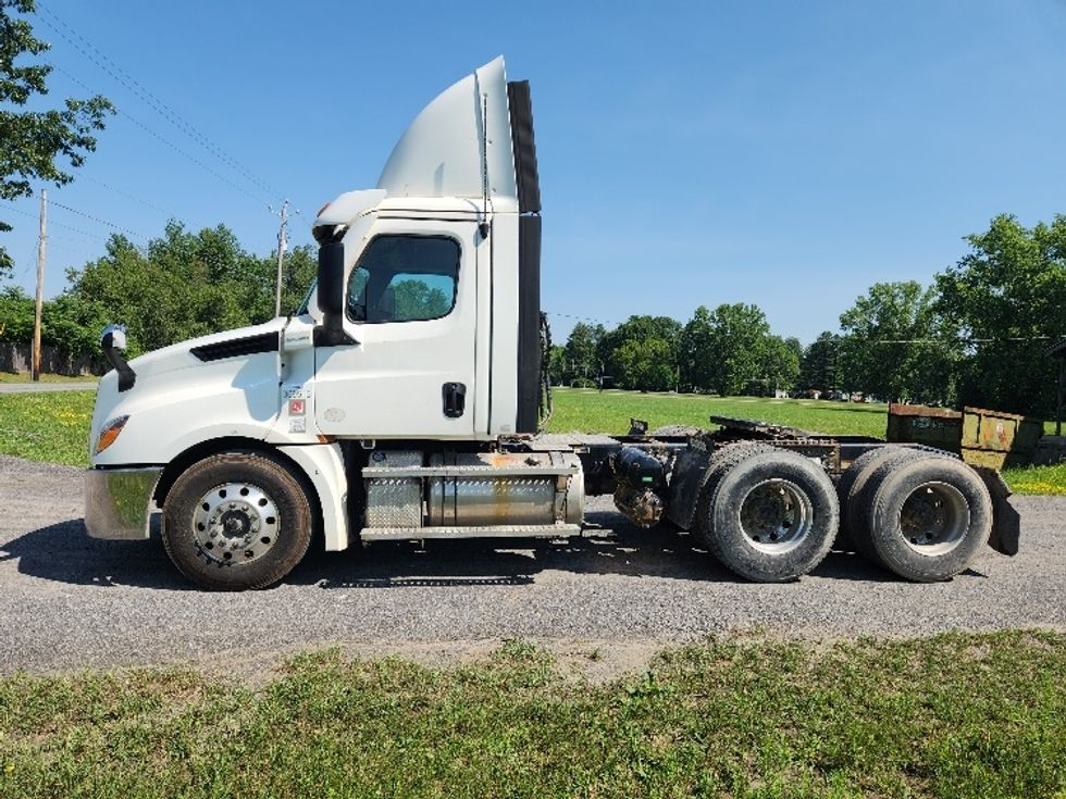 Day Cab Tractor-Heavy Duty Tractors-Freightliner-2021-T12664ST-Gansevoort-NY-434,627\n\t\tmiles-$ 55,000 - Image 4