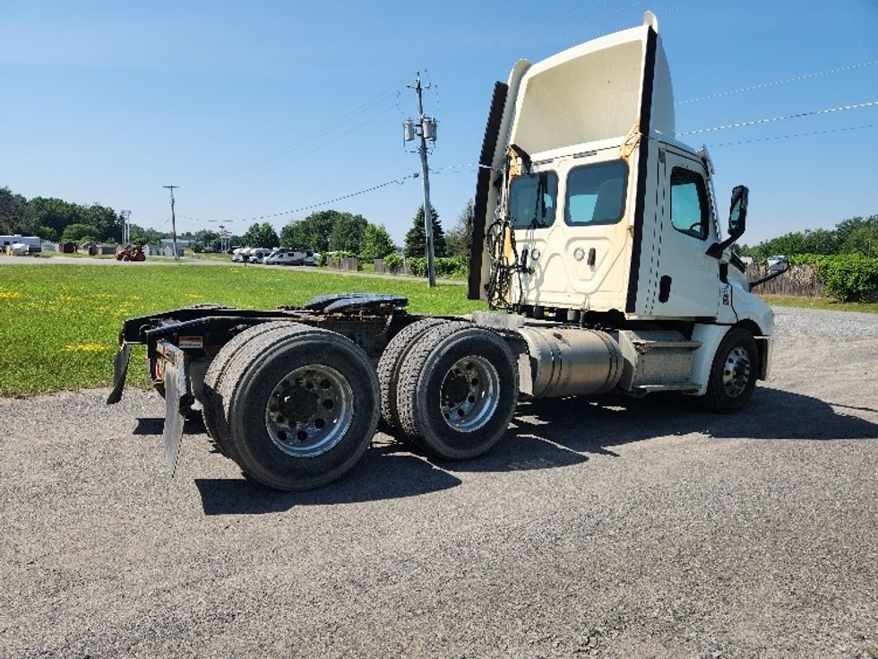 Day Cab Tractor-Heavy Duty Tractors-Freightliner-2021-T12664ST-Gansevoort-NY-434,627\n\t\tmiles-$ 55,000 - Image 7