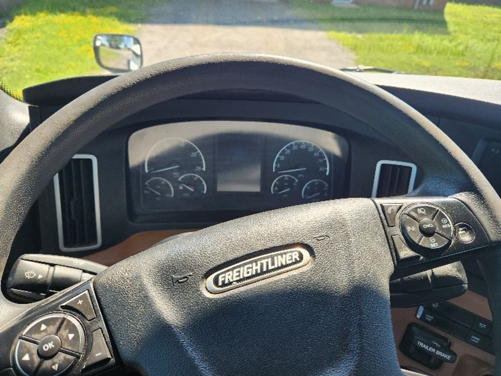 Day Cab Tractor-Heavy Duty Tractors-Freightliner-2021-T12664ST-Gansevoort-NY-440,171\n\t\tmiles-$ 54,500 - Image 11