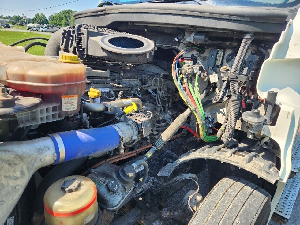 Day Cab Tractor-Heavy Duty Tractors-Freightliner-2021-T12664ST-Gansevoort-NY-440,171\n\t\tmiles-$ 54,500 - Image 16