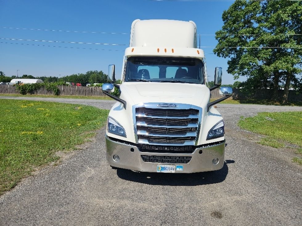 Day Cab Tractor-Heavy Duty Tractors-Freightliner-2021-T12664ST-Gansevoort-NY-440,171\n\t\tmiles-$ 54,500 - Image 2