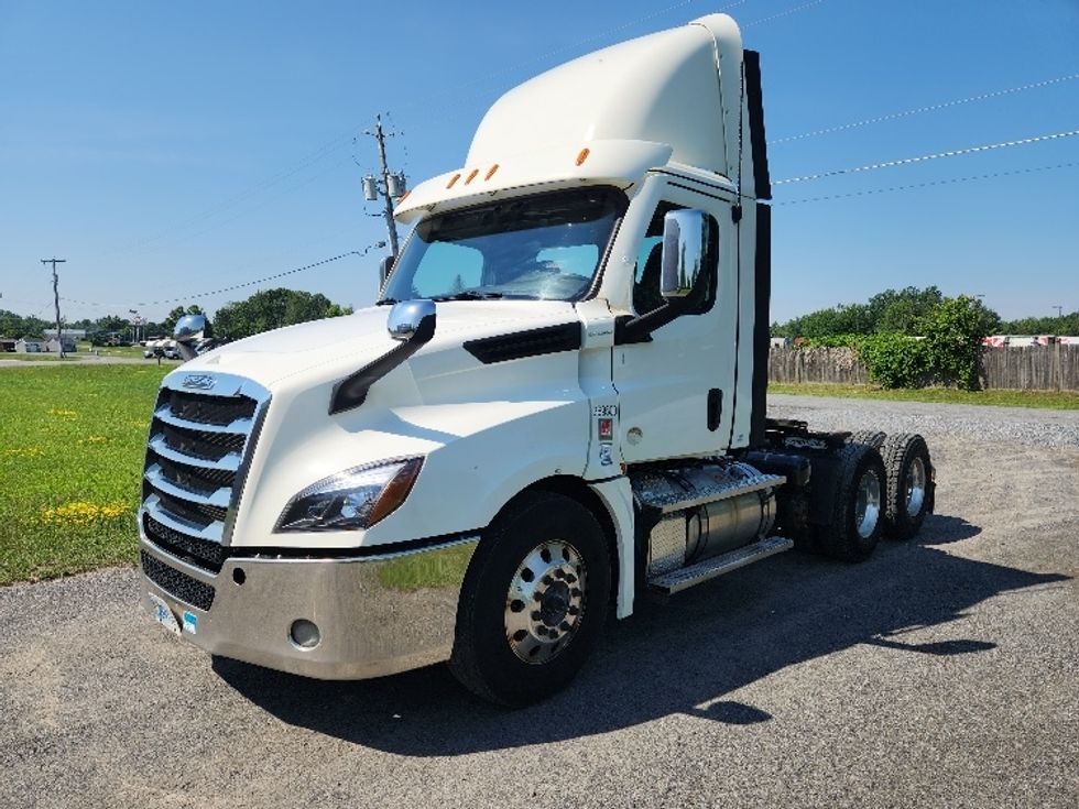 Day Cab Tractor-Heavy Duty Tractors-Freightliner-2021-T12664ST-Gansevoort-NY-440,171\n\t\tmiles-$ 54,500 - Image 3