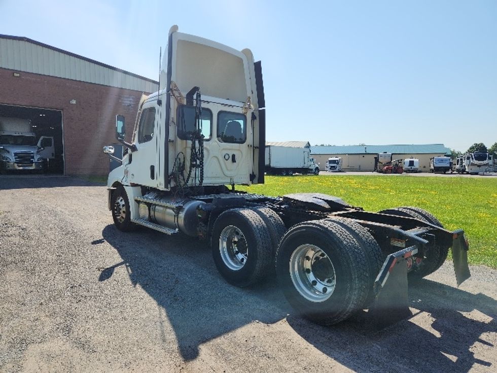 Day Cab Tractor-Heavy Duty Tractors-Freightliner-2021-T12664ST-Gansevoort-NY-440,171\n\t\tmiles-$ 54,500 - Image 5