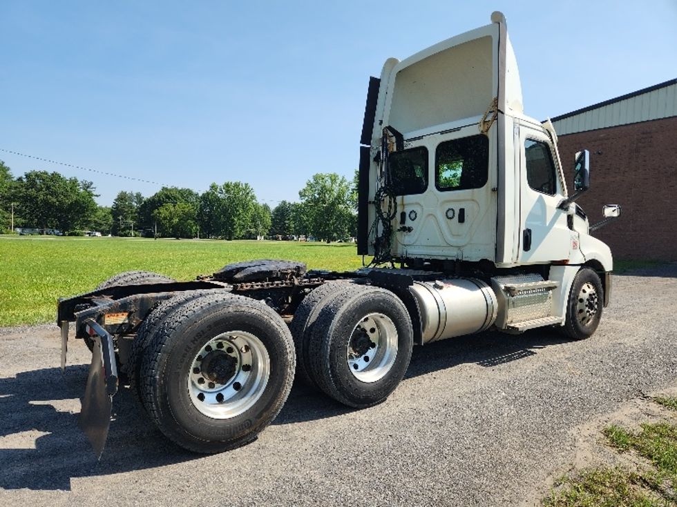 Day Cab Tractor-Heavy Duty Tractors-Freightliner-2021-T12664ST-Gansevoort-NY-440,171\n\t\tmiles-$ 54,500 - Image 7