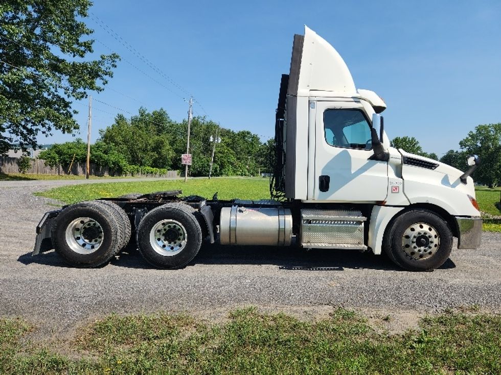 Day Cab Tractor-Heavy Duty Tractors-Freightliner-2021-T12664ST-Gansevoort-NY-440,171\n\t\tmiles-$ 54,500 - Image 8
