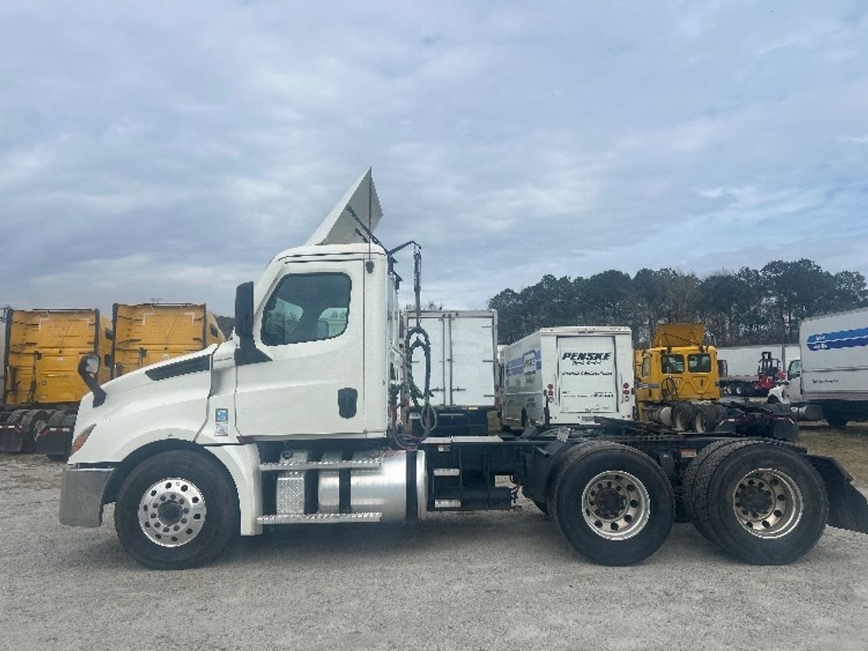 Day Cab Tractor-Heavy Duty Tractors-Freightliner-2021-T12664ST-Garden City-GA-168,956\n\t\tmiles-$ 73,750 - Image 4