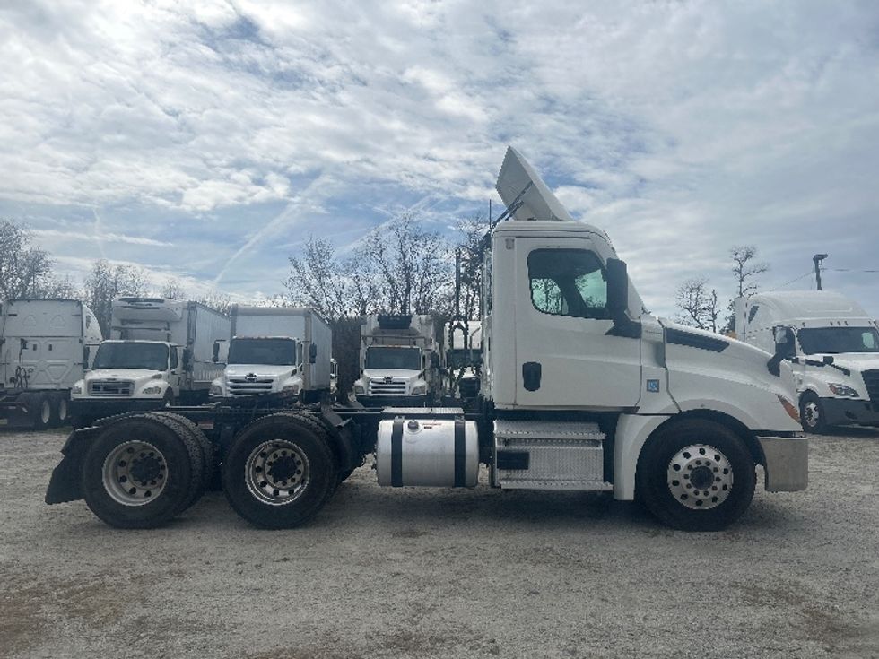 Day Cab Tractor-Heavy Duty Tractors-Freightliner-2021-T12664ST-Garden City-GA-168,956\n\t\tmiles-$ 73,750 - Image 8