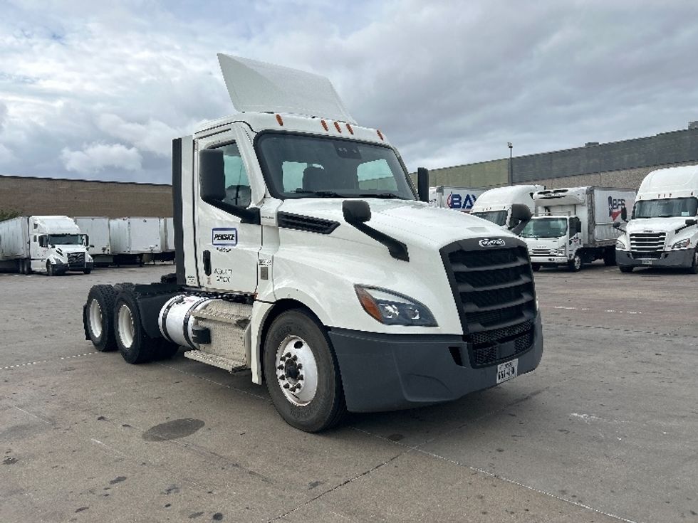 Day Cab Tractor-Heavy Duty Tractors-Freightliner-2021-T12664ST-Garland-TX-198,779\n\t\tmiles-$ 72,250 - Image 1