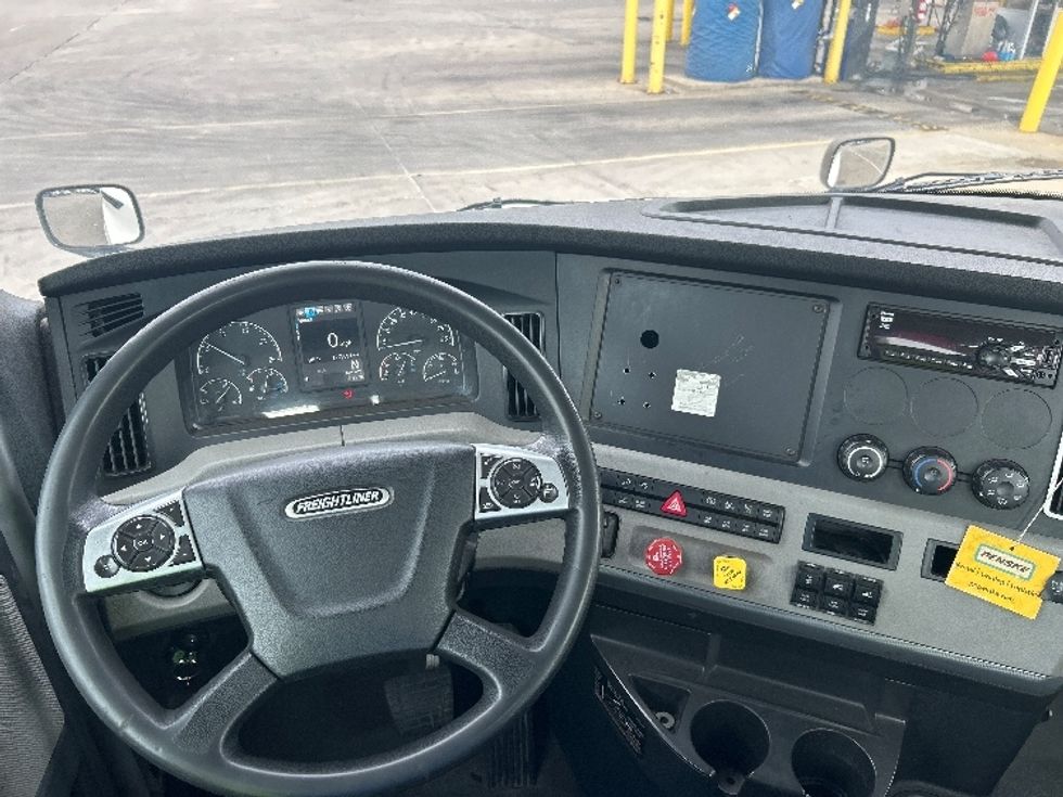 Day Cab Tractor-Heavy Duty Tractors-Freightliner-2021-T12664ST-Garland-TX-198,779\n\t\tmiles-$ 72,250 - Image 11