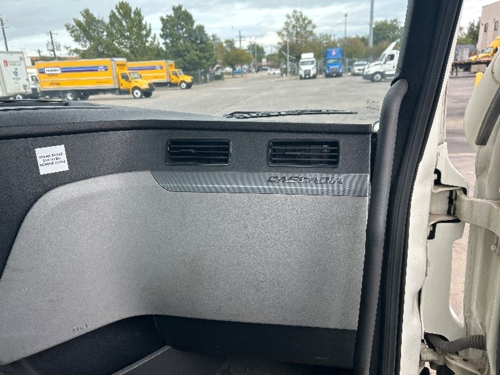 Day Cab Tractor-Heavy Duty Tractors-Freightliner-2021-T12664ST-Garland-TX-198,779\n\t\tmiles-$ 72,250 - Image 13