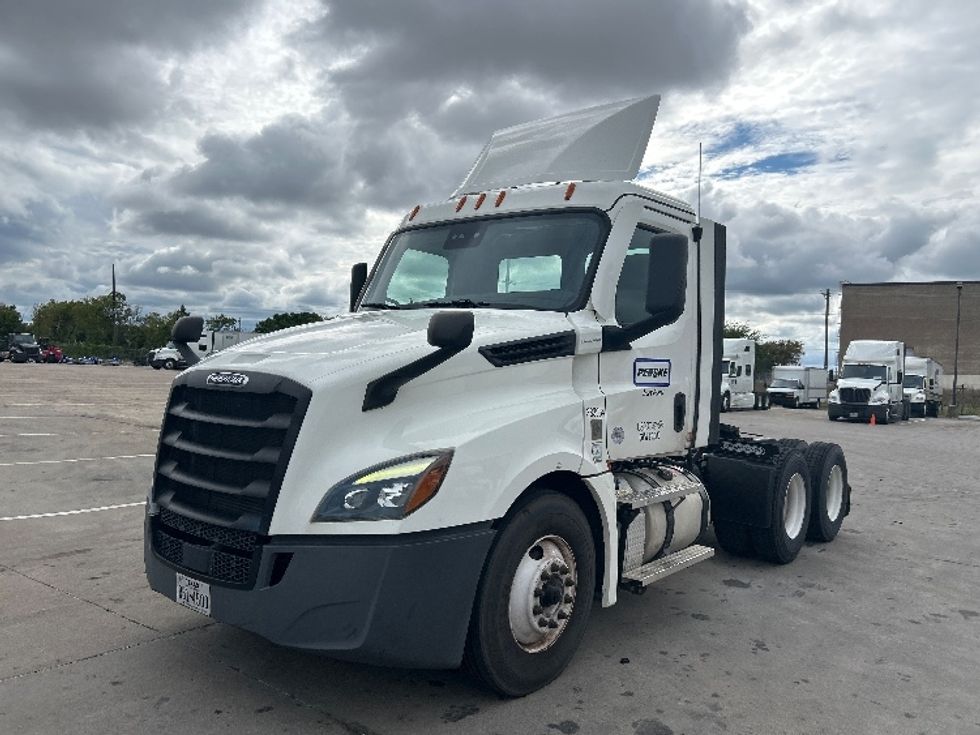 Day Cab Tractor-Heavy Duty Tractors-Freightliner-2021-T12664ST-Garland-TX-198,779\n\t\tmiles-$ 72,250 - Image 3
