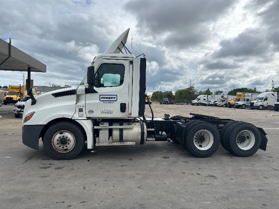 Day Cab Tractor-Heavy Duty Tractors-Freightliner-2021-T12664ST-Garland-TX-198,779\n\t\tmiles-$ 72,250 - Image 4