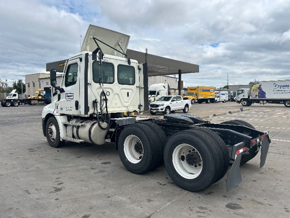 Day Cab Tractor-Heavy Duty Tractors-Freightliner-2021-T12664ST-Garland-TX-198,779\n\t\tmiles-$ 72,250 - Image 5