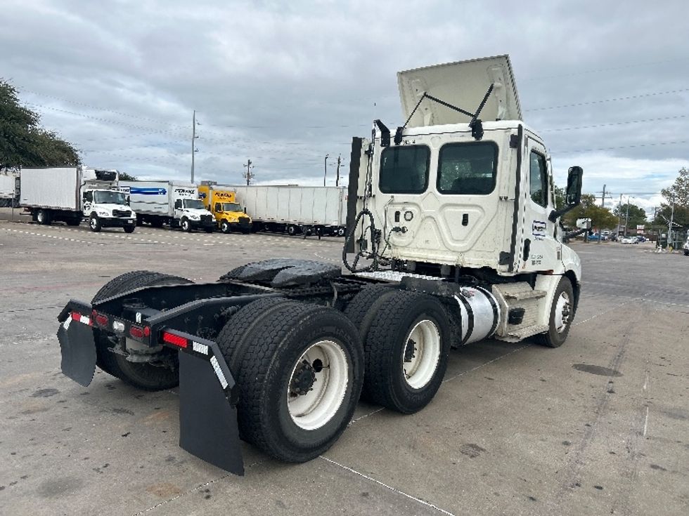 Day Cab Tractor-Heavy Duty Tractors-Freightliner-2021-T12664ST-Garland-TX-198,779\n\t\tmiles-$ 72,250 - Image 7