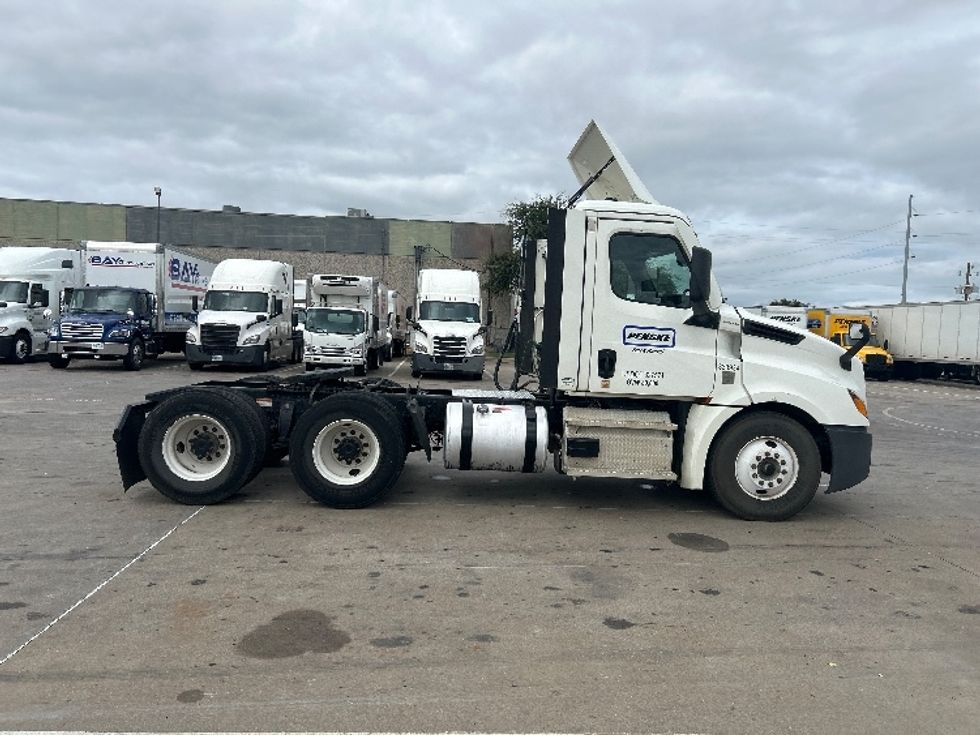 Day Cab Tractor-Heavy Duty Tractors-Freightliner-2021-T12664ST-Garland-TX-198,779\n\t\tmiles-$ 72,250 - Image 8