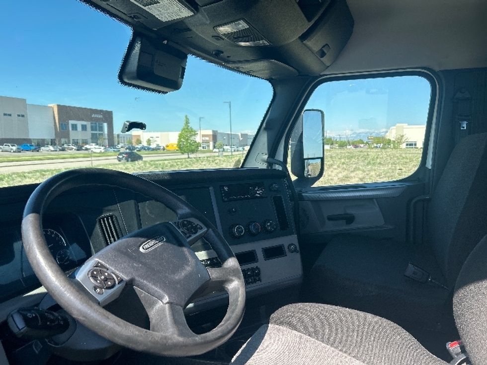 Day Cab Tractor-Heavy Duty Tractors-Freightliner-2021-T12664ST-Greeley-CO-245,275\n\t\tmiles-$ 75,000 - Image 10