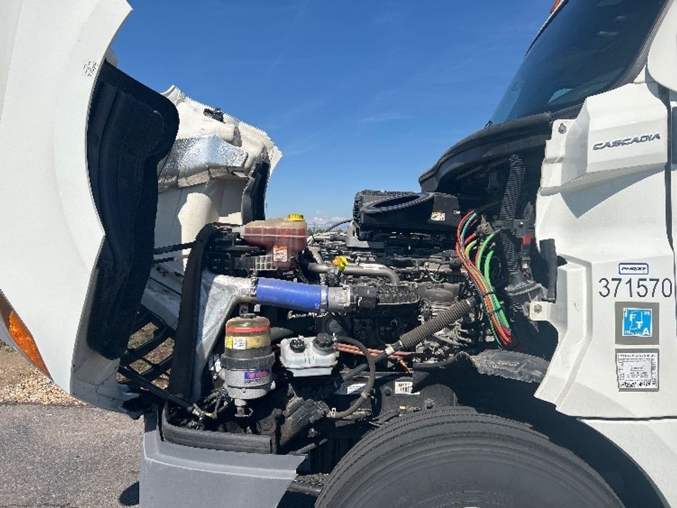 Day Cab Tractor-Heavy Duty Tractors-Freightliner-2021-T12664ST-Greeley-CO-245,275\n\t\tmiles-$ 75,000 - Image 16