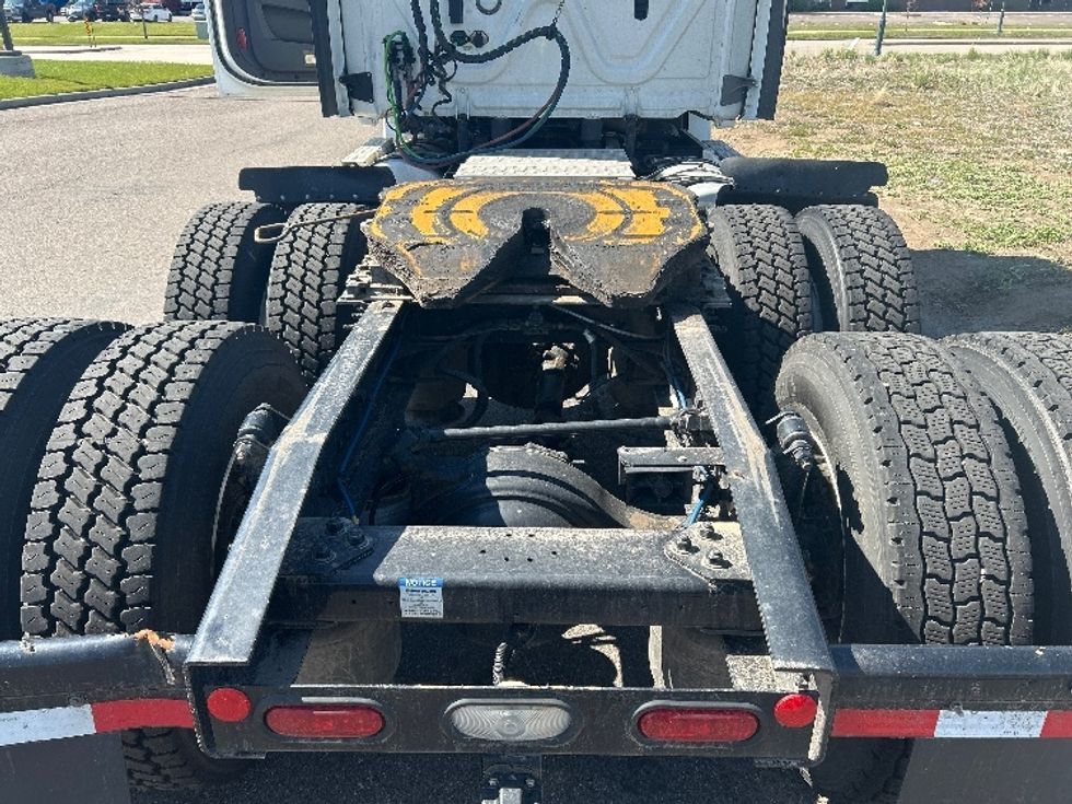 Day Cab Tractor-Heavy Duty Tractors-Freightliner-2021-T12664ST-Greeley-CO-245,275\n\t\tmiles-$ 75,000 - Image 18