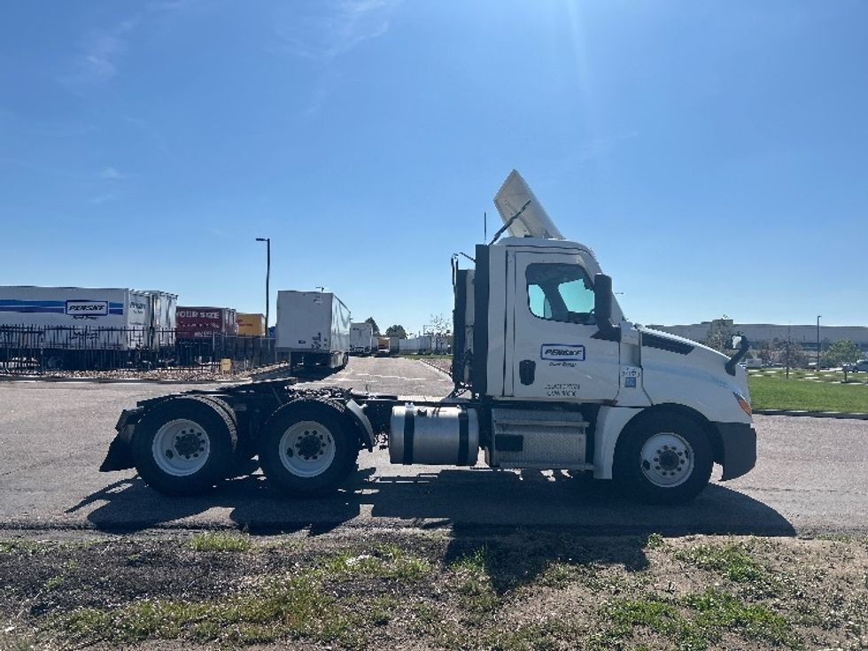 Day Cab Tractor-Heavy Duty Tractors-Freightliner-2021-T12664ST-Greeley-CO-245,275\n\t\tmiles-$ 75,000 - Image 8
