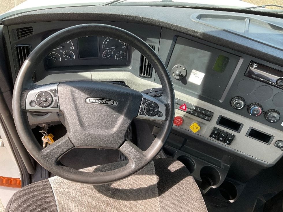 Day Cab Tractor-Heavy Duty Tractors-Freightliner-2021-T12664ST-Greeley-CO-254,432\n\t\tmiles-$ 76,500 - Image 11