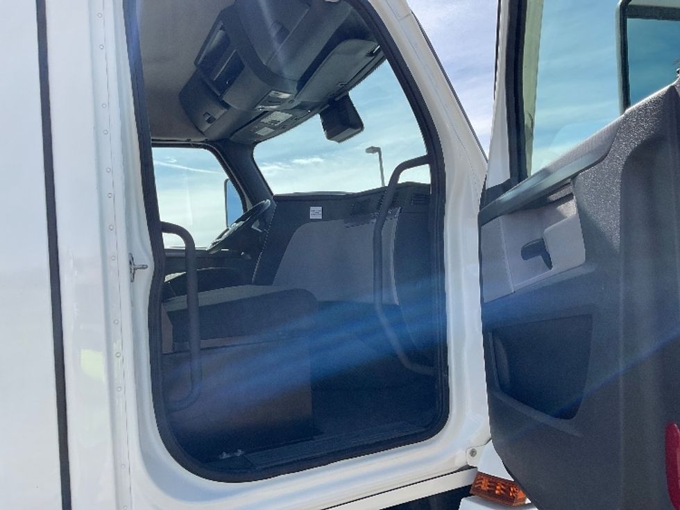 Day Cab Tractor-Heavy Duty Tractors-Freightliner-2021-T12664ST-Greeley-CO-254,432\n\t\tmiles-$ 76,500 - Image 12