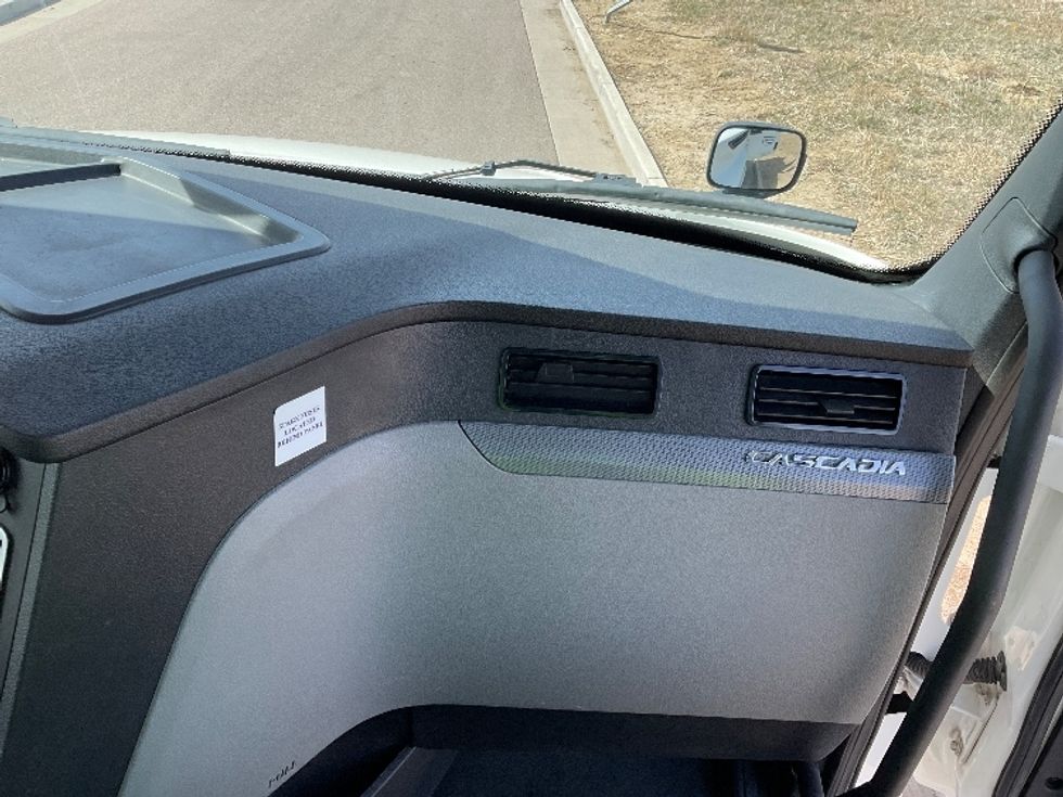 Day Cab Tractor-Heavy Duty Tractors-Freightliner-2021-T12664ST-Greeley-CO-254,432\n\t\tmiles-$ 76,500 - Image 13