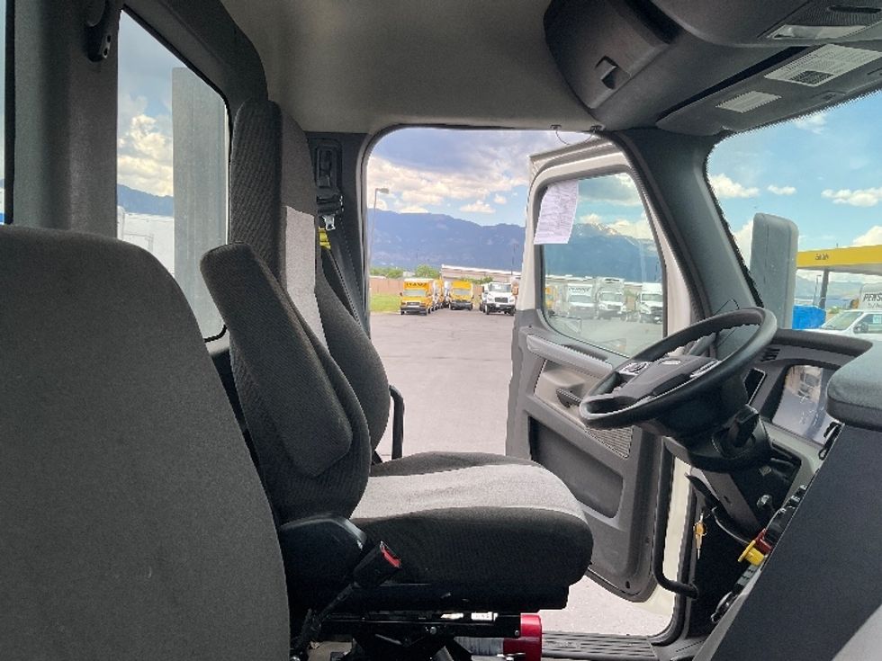 Day Cab Tractor-Heavy Duty Tractors-Freightliner-2021-T12664ST-Greeley-CO-317,460\n\t\tmiles-$ 71,000 - Image 13