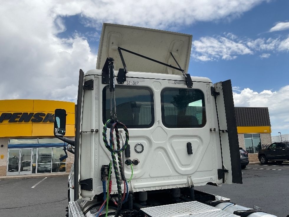 Day Cab Tractor-Heavy Duty Tractors-Freightliner-2021-T12664ST-Greeley-CO-317,460\n\t\tmiles-$ 71,000 - Image 18