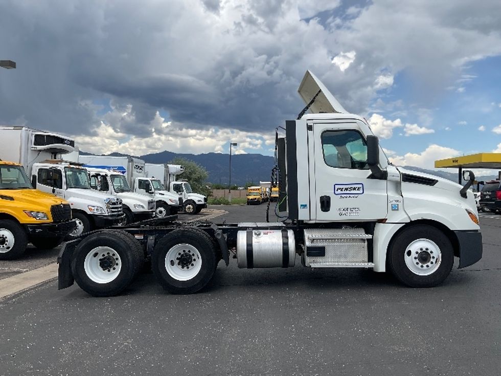 Day Cab Tractor-Heavy Duty Tractors-Freightliner-2021-T12664ST-Greeley-CO-317,460\n\t\tmiles-$ 71,000 - Image 8