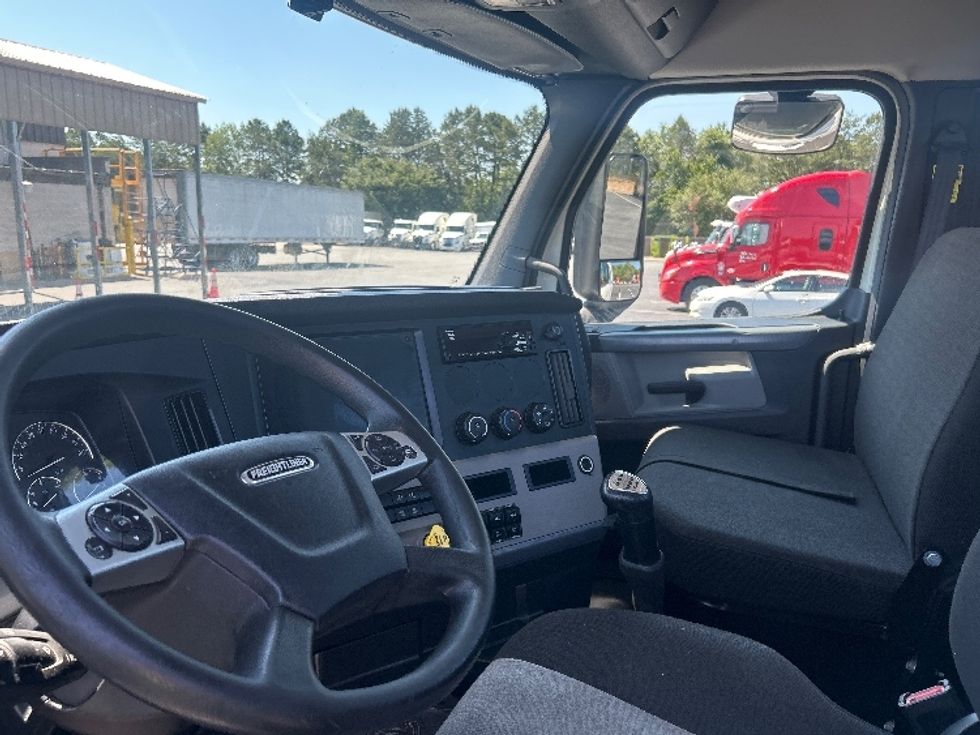 Day Cab Tractor-Heavy Duty Tractors-Freightliner-2021-T12664ST-Greensboro-NC-297,456\n\t\tmiles-$ 58,500 - Image 10