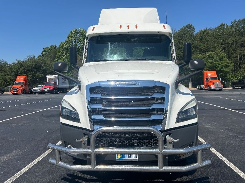 Day Cab Tractor-Heavy Duty Tractors-Freightliner-2021-T12664ST-Greensboro-NC-297,456\n\t\tmiles-$ 58,500 - Image 2