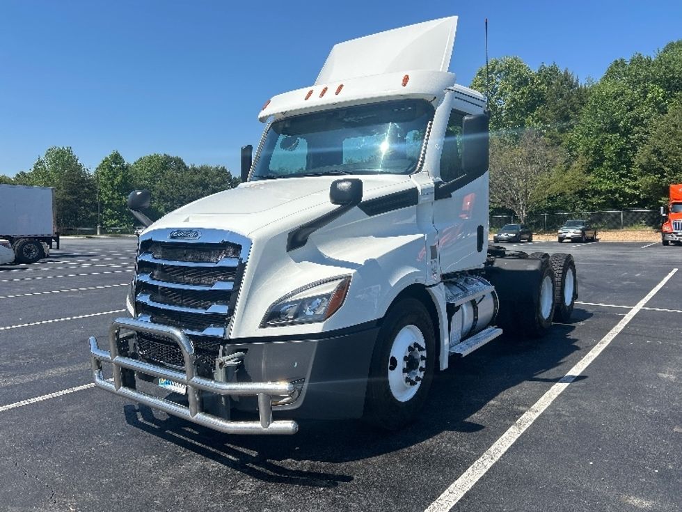 Day Cab Tractor-Heavy Duty Tractors-Freightliner-2021-T12664ST-Greensboro-NC-297,456\n\t\tmiles-$ 58,500 - Image 3