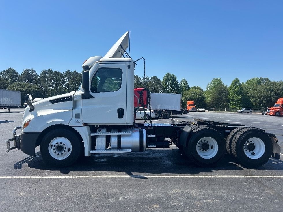 Day Cab Tractor-Heavy Duty Tractors-Freightliner-2021-T12664ST-Greensboro-NC-297,456\n\t\tmiles-$ 58,500 - Image 4