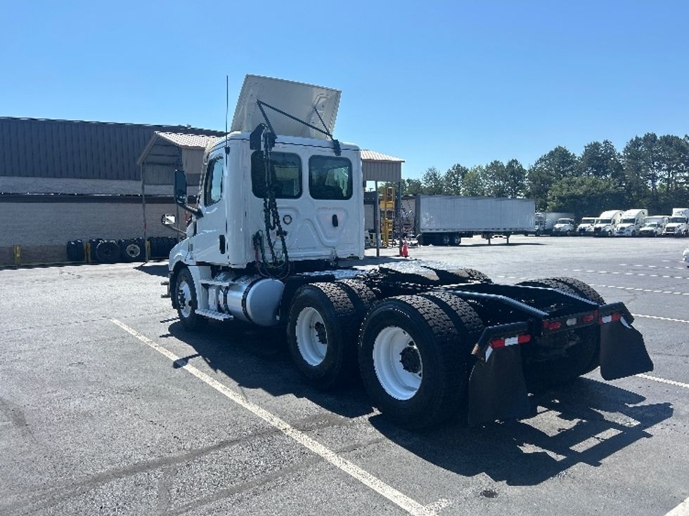 Day Cab Tractor-Heavy Duty Tractors-Freightliner-2021-T12664ST-Greensboro-NC-297,456\n\t\tmiles-$ 58,500 - Image 5