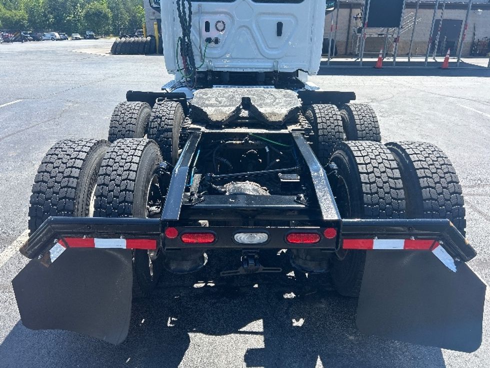Day Cab Tractor-Heavy Duty Tractors-Freightliner-2021-T12664ST-Greensboro-NC-297,456\n\t\tmiles-$ 58,500 - Image 6