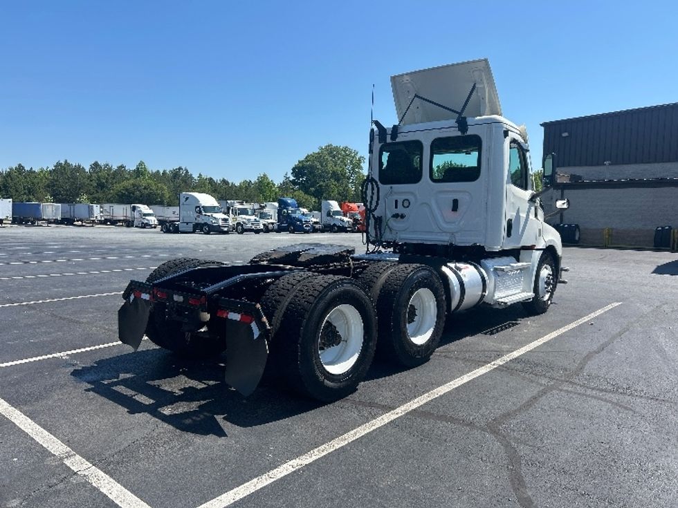 Day Cab Tractor-Heavy Duty Tractors-Freightliner-2021-T12664ST-Greensboro-NC-297,456\n\t\tmiles-$ 58,500 - Image 7