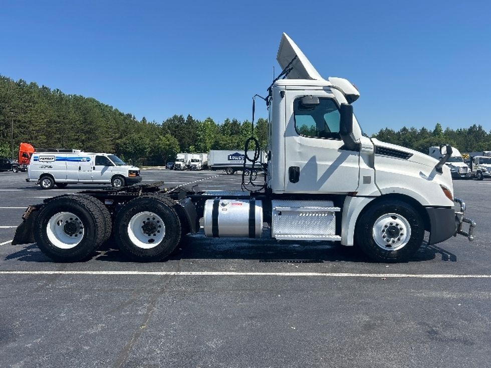 Day Cab Tractor-Heavy Duty Tractors-Freightliner-2021-T12664ST-Greensboro-NC-297,456\n\t\tmiles-$ 58,500 - Image 8