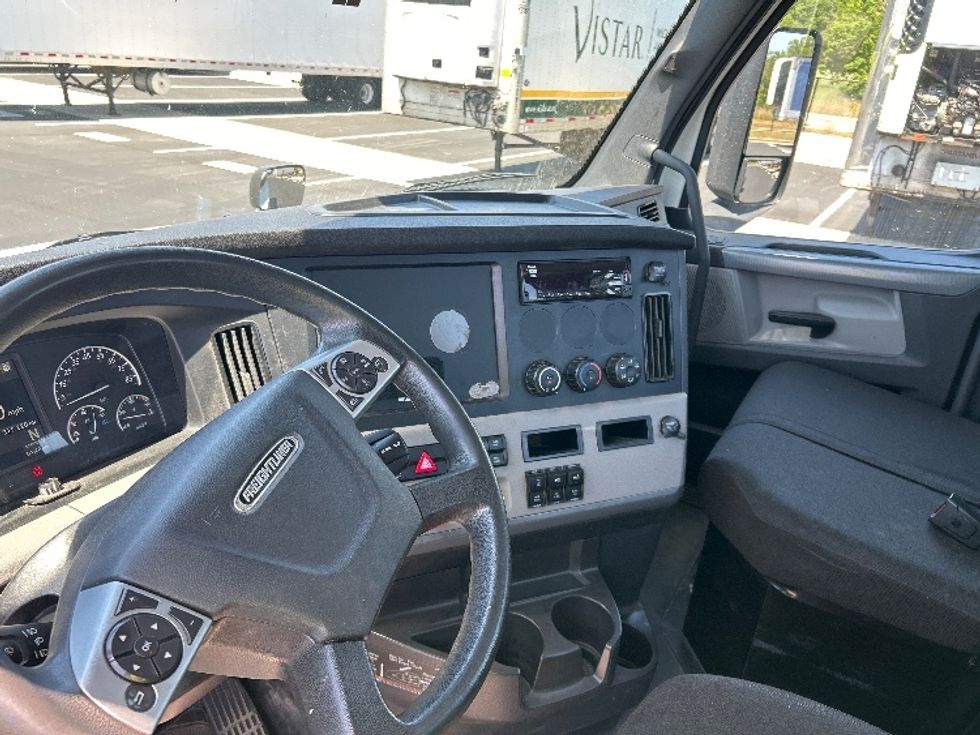Day Cab Tractor-Heavy Duty Tractors-Freightliner-2021-T12664ST-Greensboro-NC-319,220\n\t\tmiles-$ 63,000 - Image 10