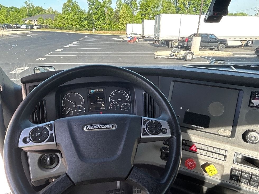Day Cab Tractor-Heavy Duty Tractors-Freightliner-2021-T12664ST-Greensboro-NC-319,220\n\t\tmiles-$ 63,000 - Image 11