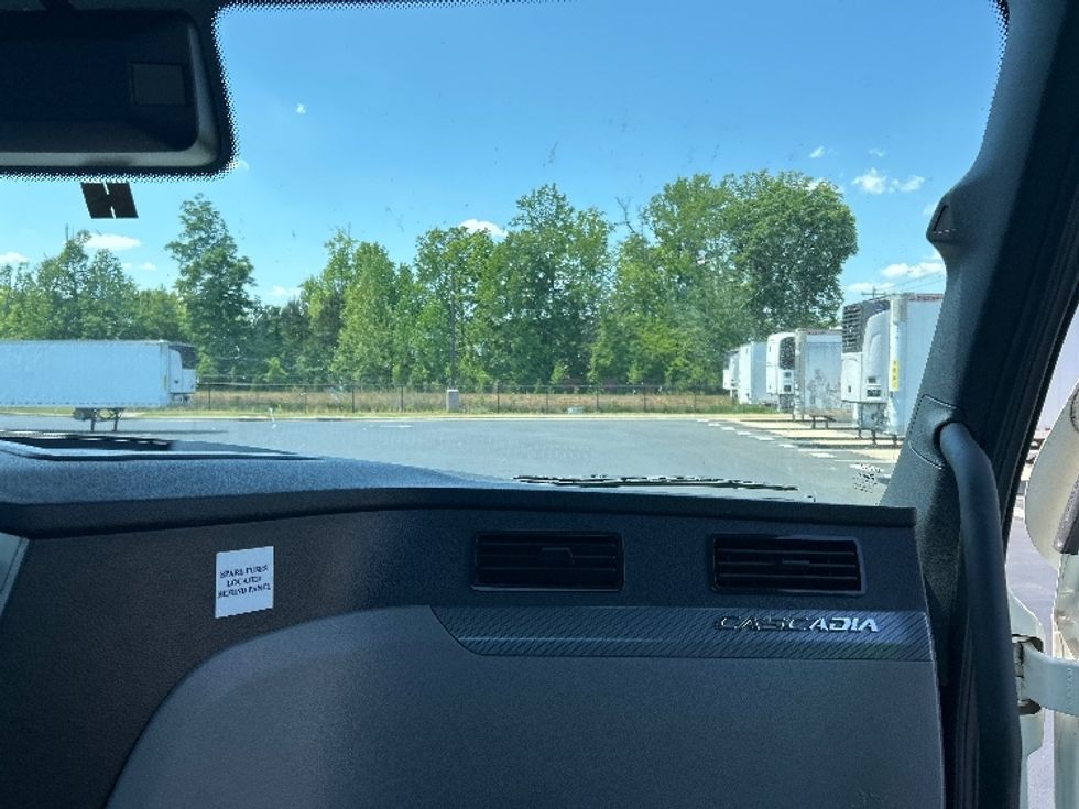 Day Cab Tractor-Heavy Duty Tractors-Freightliner-2021-T12664ST-Greensboro-NC-319,220\n\t\tmiles-$ 63,000 - Image 13
