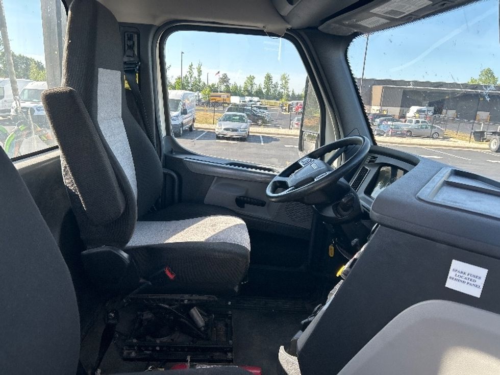 Day Cab Tractor-Heavy Duty Tractors-Freightliner-2021-T12664ST-Greensboro-NC-319,220\n\t\tmiles-$ 63,000 - Image 14