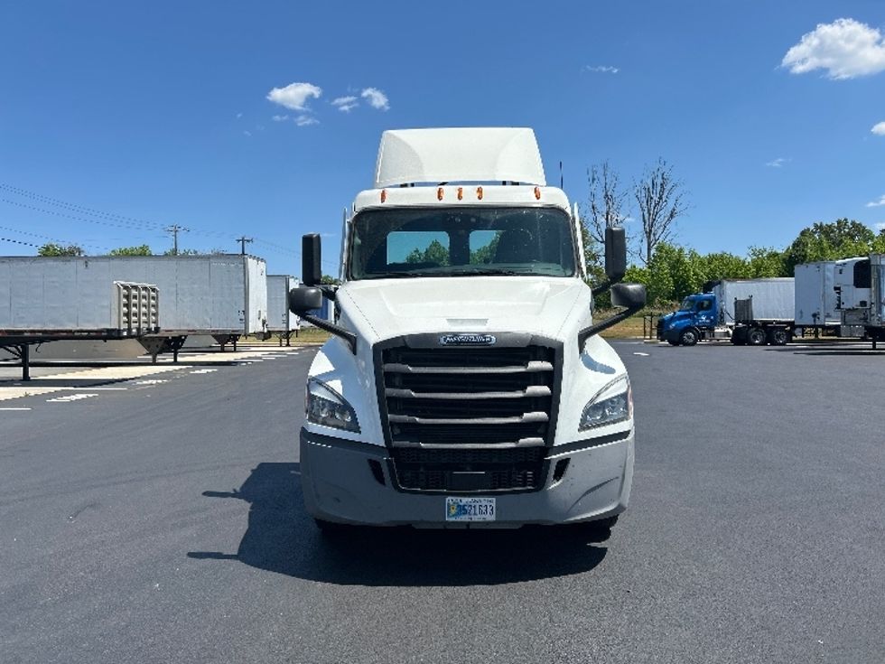 Day Cab Tractor-Heavy Duty Tractors-Freightliner-2021-T12664ST-Greensboro-NC-319,220\n\t\tmiles-$ 63,000 - Image 2