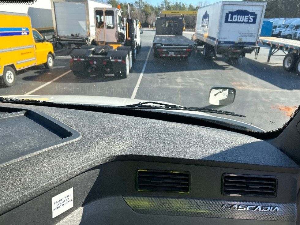 Day Cab Tractor-Heavy Duty Tractors-Freightliner-2021-T12664ST-Greensboro-NC-488,797\n\t\tmiles-$ 49,750 - Image 13